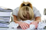 9 semne ca ești epuizată emoțional. Multe sunt confundate cu alte afecțiuni 