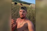 Strigătul unui tânăr fermier: „Vai de noi unde am ajuns”. Laptele pleacă ieftin din fermă și ajunge la prețuri uriașe pe raft