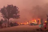 Incendiu uriaș în SUA: flăcările se apropie de zonele locuite