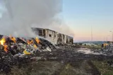 Incendiu puternic la o hală de sortare a deșeurilor, în Covasna: pompierii luptă de ore întregi cu flăcările. Apa, adusă de la 3 km distanță