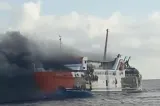 Incendiu pe un feribot cu 131 de persoane la bord, în largul insulei Bali. Operațiune amplă de salvare - VIDEO