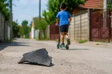 Copilul rănit la Brăila, lovit de un fragment de dronă? Familia a depus plângere penală