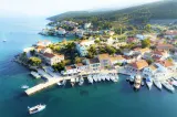 Insula din Grecia care i-a cucerit pe turiști. A fost desemnată cea mai frumoasă destinație de vacanță din 2026