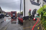 Furtuna a făcut ravagii în județul Maramureș. Copaci doborâți de vânt și gospodării inundate 