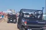 Jandarmii au intervenit pe plajele din Eforie după ce turiștii au ignorat steagul roșu și au intrat în valuri de doi metri - VIDEO