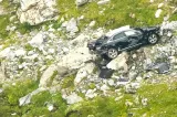 A doua mașină răsturnată pe Transfăgărășan în ultimele luni. Șoferul ar fi uitat să tragă frâna de mână