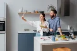 Ce mobilier merită ales la comandă și ce poți cumpăra standard