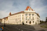 Scandal la Primăria Alba Iulia. Zeci de persoane au fost blocate pe pagina de Facebook după comentarii critice