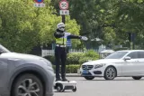 Ce știe să facă „polițistul rutier” robotizat. Are 1,88 metri și poate avertiza șoferii și pietonii