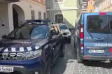 Scandal în centrul Brașovului: polițiști luați la bătaie de 7 persoane. Agresorii au fost reținuți