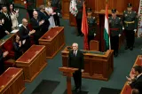 Este oficial, Ungaria are acum un nou președinte. Criticul lui Viktor Orban și-a preluat funcția în aplauzele parlamentului