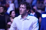 Zuckerberg vrea să schimbe regulile jocului și dă la liber accesul la cel mai puternic model de inteligență artificială în aplicațiile sale