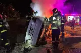 Adolescent de 15 ani, băut, la volanul unei mașini furate. S-a izbit de un gard, iar autoturismul a luat foc