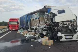 Accident pe DEx12 Craiova-Pitești: două autotrenuri s-au ciocnit