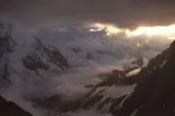 Avalanșă devastatoare în Rusia. Cel puțin 11 oameni au murit, iar șase alpiniști sunt dați dispăruți