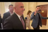 Bolojan tace după eșecul Guvernului Mureșan. Nu este prima dată când evită întrebările presei în momente-cheie