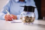 Bursa socială pentru studenți, menținută la 925 de lei. ANOSR cere creșterea la 1.050 de lei