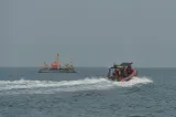 Mobilizare impresionantă în Indonezia: peste 600 de salvatori caută 129 de persoane dispărute după naufragiul unei nave VIDEO