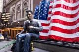 Statuie Charlie Kirk, dezvelită în Times Square la un an de la moartea activistului