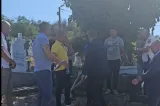 Scandal la cimitirul din Slatina: cadavre descoperite în saci de rafie și înhumate în gropi comune. Ce acuzații sunt aduse fostului administrator