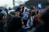 Protest în Cenei după crima Mario Berinde. Oamenii au aruncat cu ouă și făină în casa unuia dintre băieții implicați