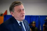 Crin Antonescu, atac frontal”: USR-ul este un partid de tip bolșevic”. Pe cine vede premier după căderea Guvernului Mureșan