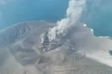Erupțiile vulcanului Krakatau perturbă traficul aerian din Indonezia. 170.000 de pasageri, afectați - GALERIE FOTO