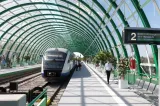 Traficul feroviar către Aeroportul Otopeni, blocat patru ore după defectarea unui tren privat