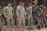 Generalii români, întâmpinați cu muzică și dans în Africa. Imaginile de la ceremonia misiunii UE VIDEO