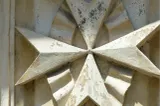 Călin Georgescu nu este membru al Ordinului de Malta. Ambasada dezminte documentul diplomatic găsit la percheziții