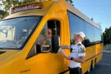 Șofer de microbuz școlar, prins băut cu 14 elevi la bord, în Timiș: ce alcoolemie avea
