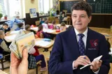 Nicușor Dan anunță că nu se mai taie bursele sociale ale elevilor, cel puțin deocamdată: „S-a renunțat la inițiativă”