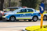 Adolescentă, salvată de polițiști după ce a dat foc unui covor în apartament. Fata se certase cu mama sa