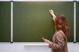 Scandal la început de an școlar. Profesorii navetiști plătesc până la 1.000 de lei pe lună din propriul buzunar