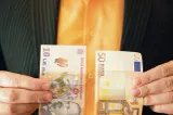 Salariul minim în Europa 2026: România rămâne în ultimele 10 locuri din UE. Doar cinci state depășesc pragul de 2.000 de euro