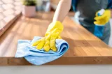 Motivul pentru care se pune praful imediat după ce l-ai șters. Obiceiurile banale care îți sabotează curățenia