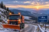 Iarna pune stăpânire pe șoselele montane. Lapoviță și ninsoare pe Transalpina, între Rânca și Obârșia Lotrului