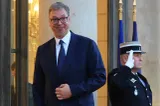 Președintele Serbiei anunță că demisionează în două săptămâni și apoi intră în campanie electorală. Nu se retrage din politică