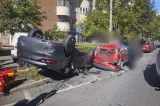 Accident grav în Cluj-Napoca. O mașină s-a răsturnat peste două autoturisme parcate -VIDEO