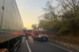 Accident pe DN 13, în judeţul Mureş, între un autocar şi un camion. 18 persoane implicate - FOTO