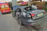Accident grav în Argeș! Un container cu deșeuri din plastic a căzut peste o mașină