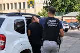 Doi tineri de 19 ani, acuzați că au terorizat un bărbat: l-ar fi bătut și obligat să facă împrumuturi bancare