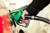 Legea carburanților riscă să favorizeze marile companii petroliere în detrimentul distribuitorilor independenți, iar riscul cel mai mare este să crească prețul la pompă pentru consumatorul final