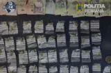 Tânăr de 20 de ani, arestat pentru trafic de droguri la Ploiești! Avea 66 de plicuri cu cannabis și cerea 50 de lei pentru fiecare gram