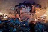 Incendiu uriaș, pe malul Dunării, la Giurgiu. O navă dezafectată a fost cuprinsă de flăcări