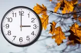 România trece la ora de iarnă în noaptea aceasta. Ora 4:00 va deveni ora 3:00