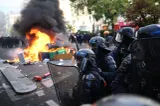 Sute de mii de oameni iau cu asalt străzile din Franța: elevi, pompieri, pensionari și sindicaliști protestează astăzi