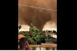 Scene de groază în Sicilia! Două tornade au distrus clădiri și au răsturnat mașini. Sute de elevi, evacuați dintr-o școală - VIDEO