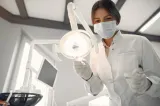 Ai nevoie de un tratament dentar complex? Ce investigații și specialități ar trebui să găsești în aceeași clinică