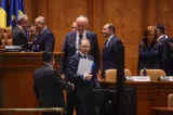Guvernul Luca Niculescu a primit votul de învestitură, cu 280 de voturi "pentru", după mai bine de 5 luni de interimat